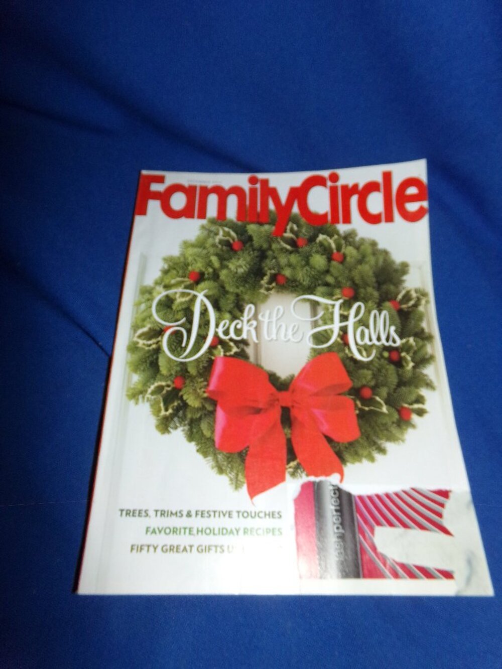 Vintage FAMILY CIRCLE MAGAZINE-December 2011 - Holiday Recipes